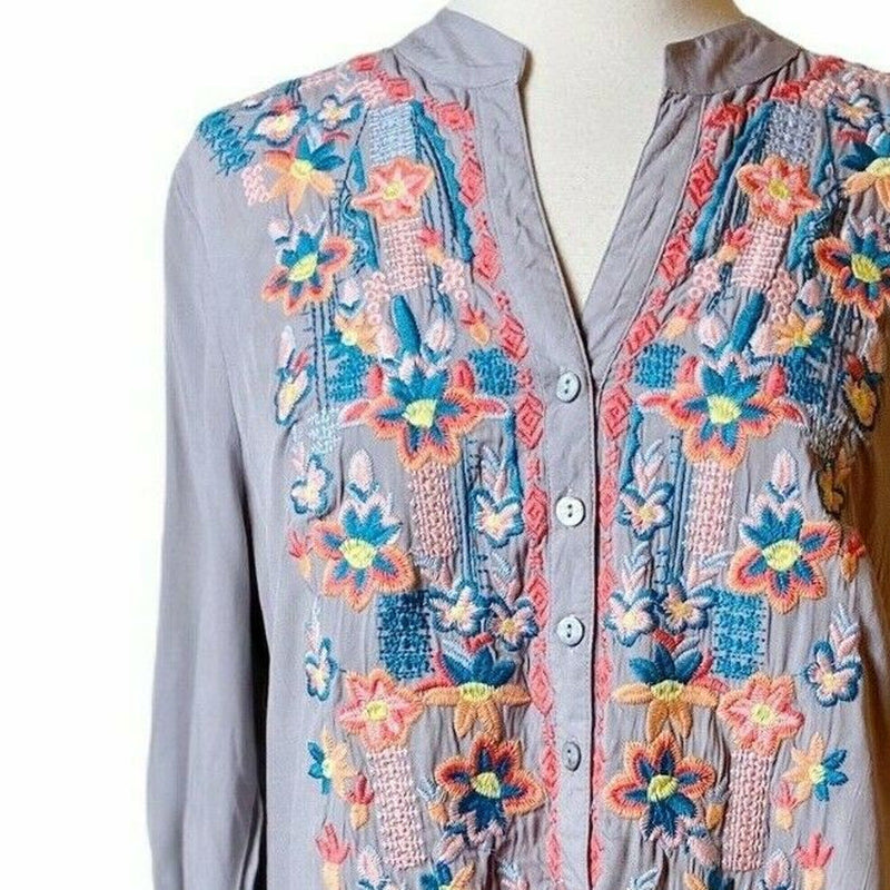 LUNA MOON Gray Floral Embroidered Blouse Peasant Top 3/4 Sleeve Small NWT ANTHRO