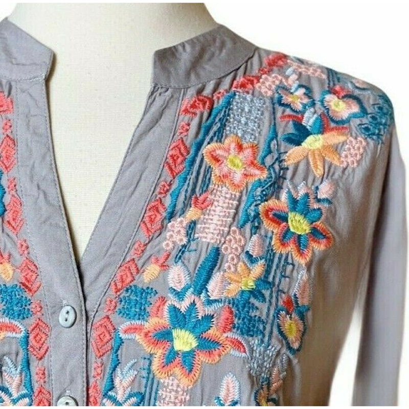 LUNA MOON Gray Floral Embroidered Blouse Peasant Top 3/4 Sleeve Small NWT ANTHRO