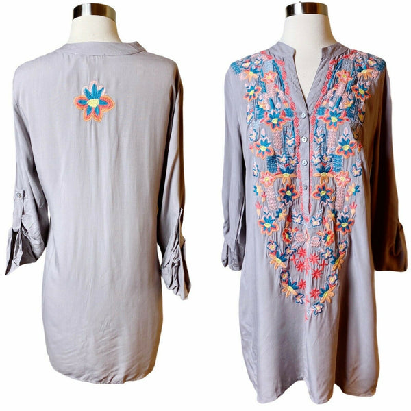 LUNA MOON Gray Floral Embroidered Blouse Peasant Top 3/4 Sleeve Small NWT ANTHRO